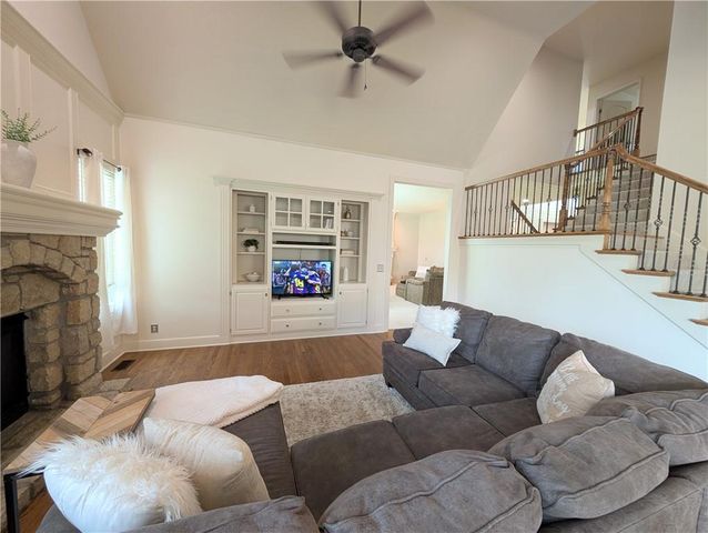 22218 W 57th Street, Shawnee, KS 66226