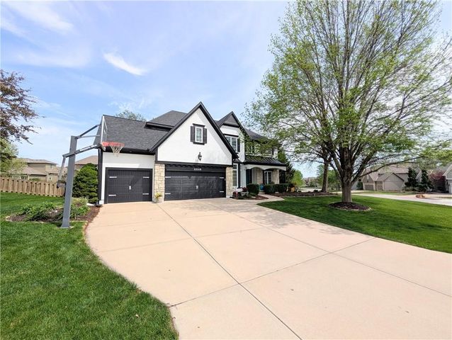 22218 W 57th Street, Shawnee, KS 66226