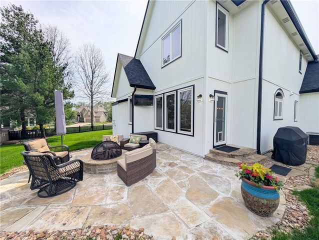 22218 W 57th Street, Shawnee, KS 66226