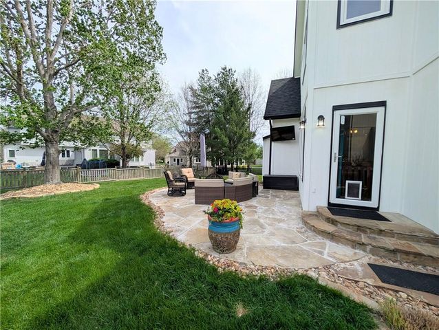 22218 W 57th Street, Shawnee, KS 66226