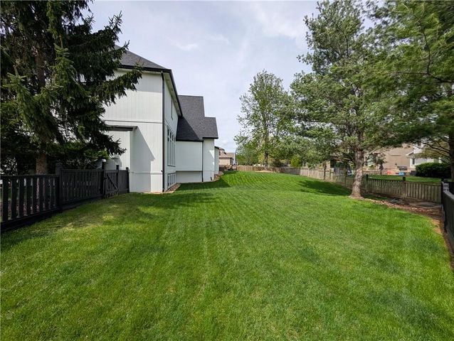 22218 W 57th Street, Shawnee, KS 66226