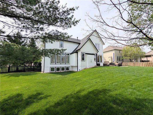 22218 W 57th Street, Shawnee, KS 66226