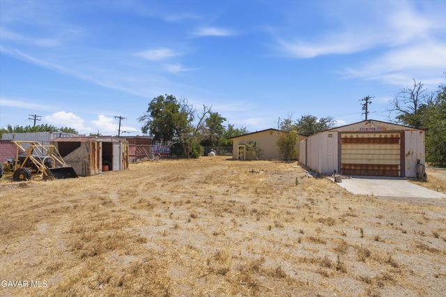 42735 E 2nd Street, Lancaster, CA 93535