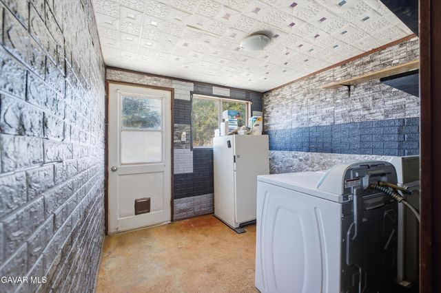 42735 E 2nd Street, Lancaster, CA 93535