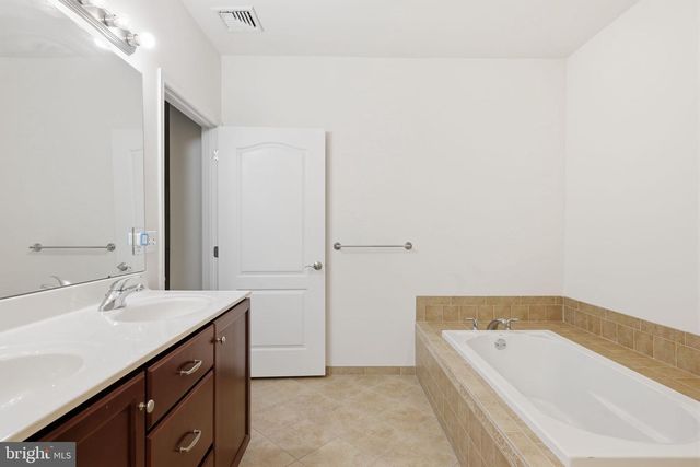 556 CARSON TER, Huntingdon Valley, PA 19006