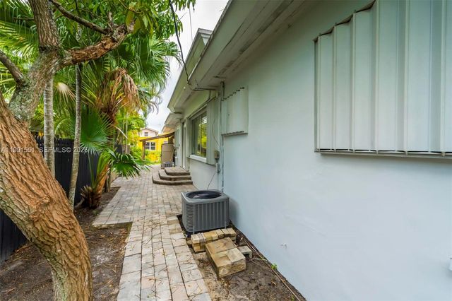 2300 SW 24th St, Miami, FL 33145