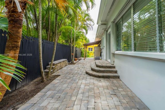 2300 SW 24th St, Miami, FL 33145