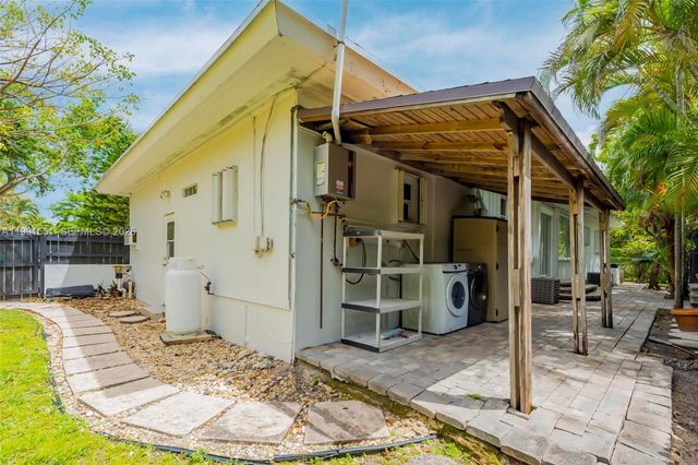 2300 SW 24th St, Miami, FL 33145