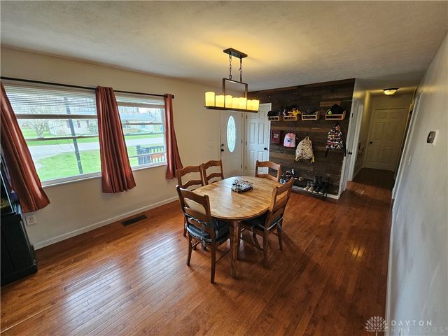 10355 Elizabeth Street, Goshen, OH 45122