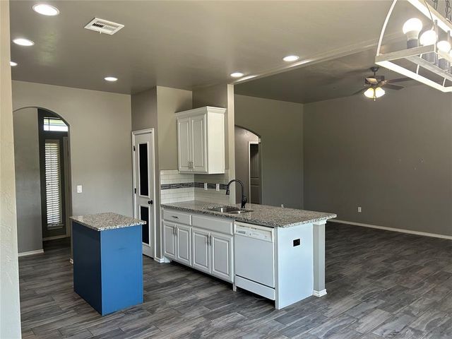 445 E Timberland Lane, Guthrie, OK 73044