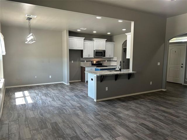 445 E Timberland Lane, Guthrie, OK 73044