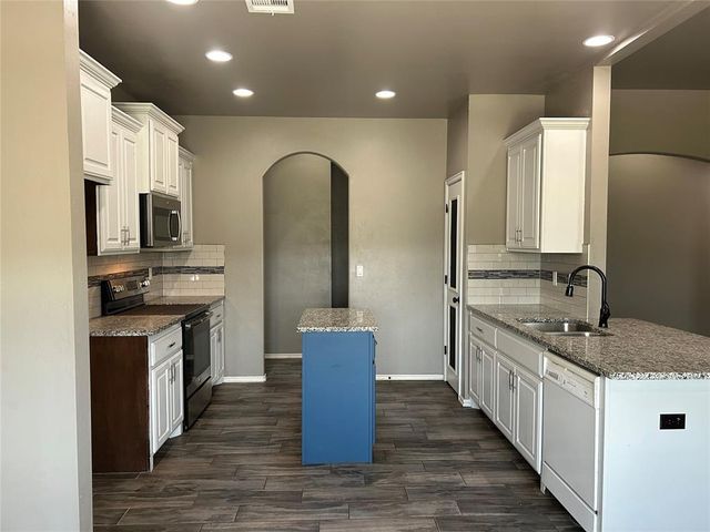 445 E Timberland Lane, Guthrie, OK 73044