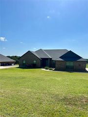 445 E Timberland Lane, Guthrie, OK 73044