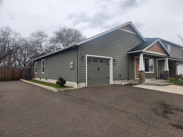 7629 Calaveras Street, White City, OR 97503