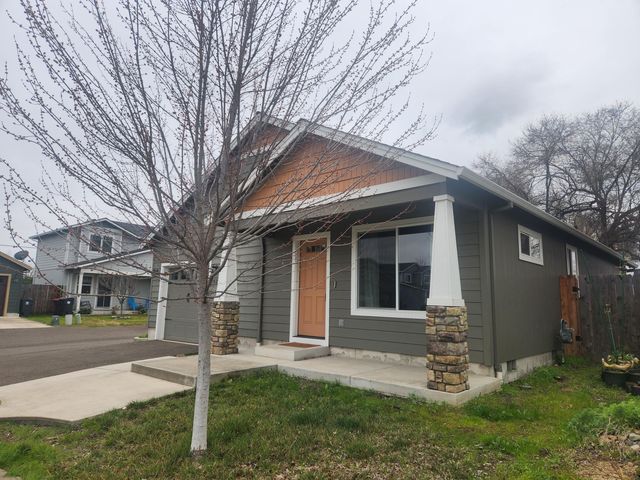 7629 Calaveras Street, White City, OR 97503