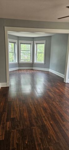 5015 W Montrose Avenue, Chicago, IL 60641