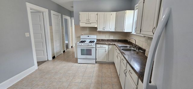 5015 W Montrose Avenue, Chicago, IL 60641