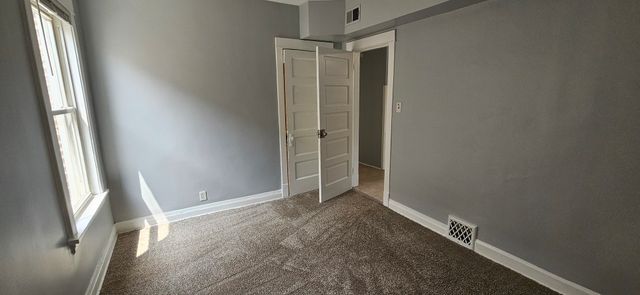 5015 W Montrose Avenue, Chicago, IL 60641