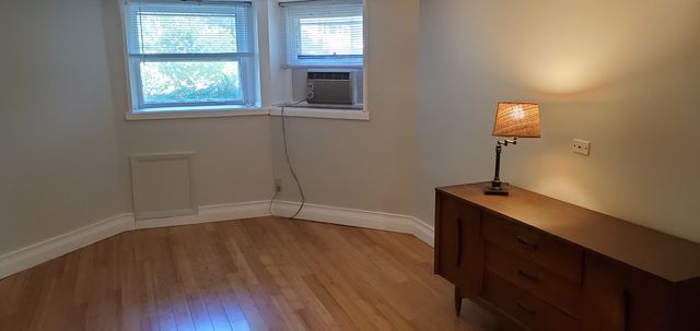 5015 W Montrose Avenue, Chicago, IL 60641