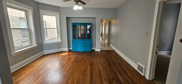 5015 W Montrose Avenue, Chicago, IL 60641