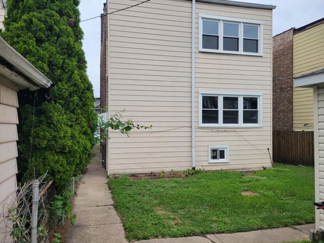 5015 W Montrose Avenue, Chicago, IL 60641