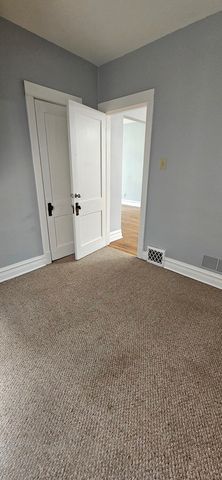 5015 W Montrose Avenue, Chicago, IL 60641
