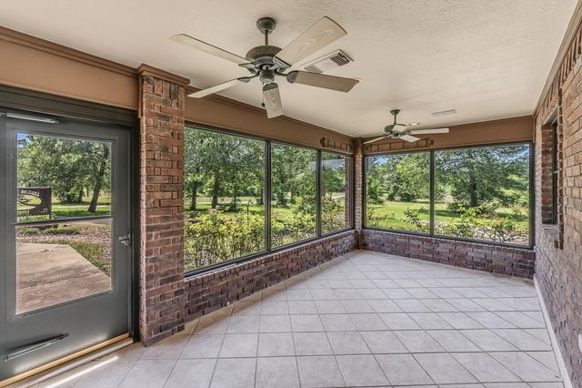 1726 I-45 N, Huntsville, TX 77320