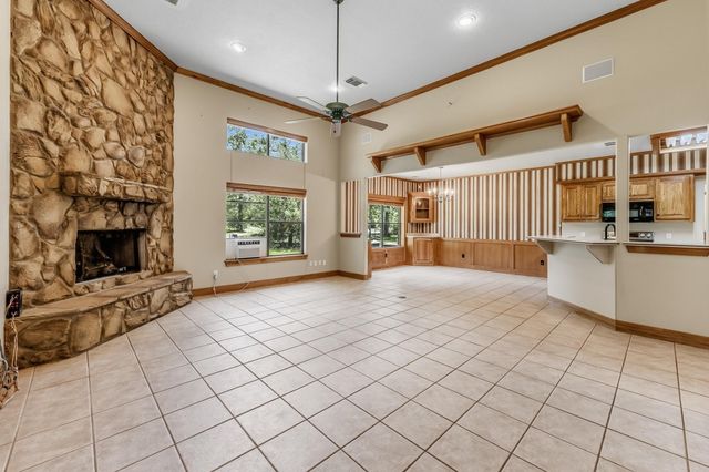 1726 I-45 N, Huntsville, TX 77320