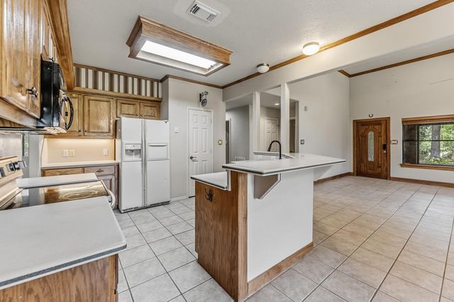 1726 I-45 N, Huntsville, TX 77320