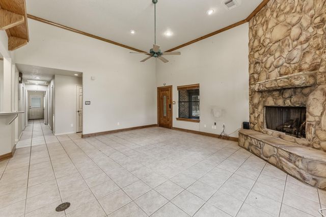 1726 I-45 N, Huntsville, TX 77320