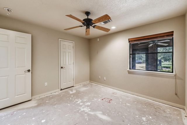 1726 I-45 N, Huntsville, TX 77320