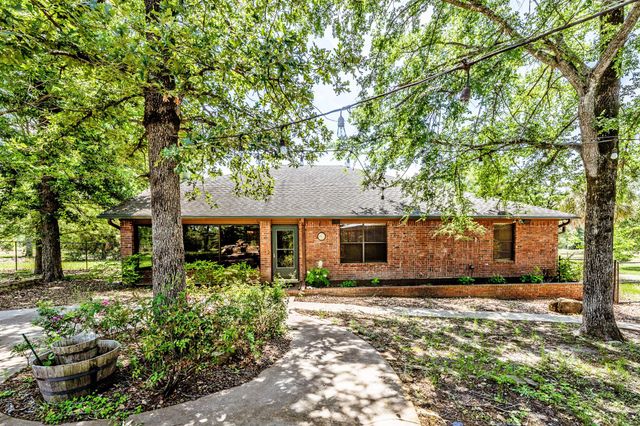 1726 I-45 N, Huntsville, TX 77320