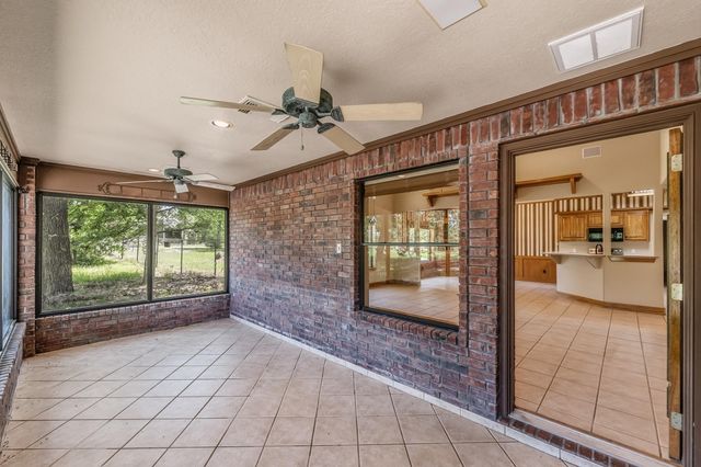 1726 I-45 N, Huntsville, TX 77320