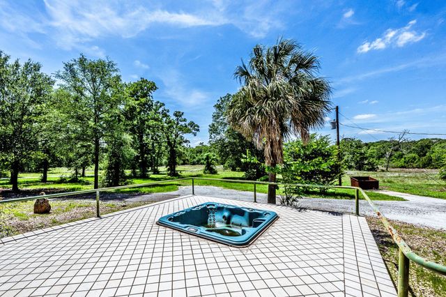 1726 I-45 N, Huntsville, TX 77320