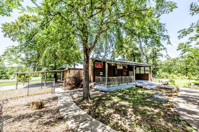 1726 I-45 N, Huntsville, TX 77320