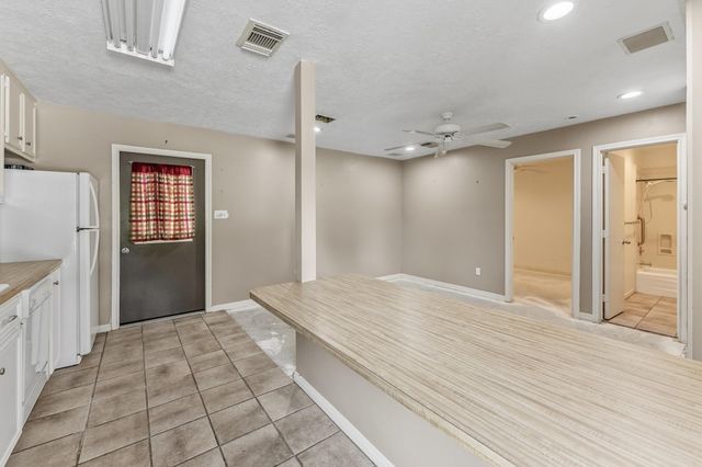 1726 I-45 N, Huntsville, TX 77320
