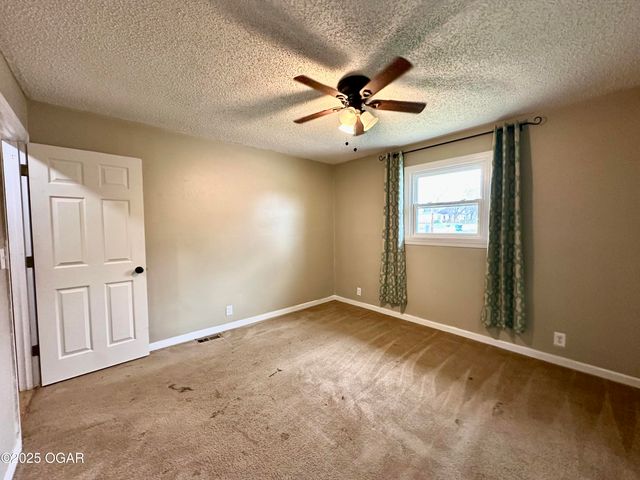 201 N Bobbie Smith Street, Diamond, MO 64840