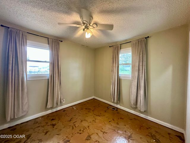 201 N Bobbie Smith Street, Diamond, MO 64840