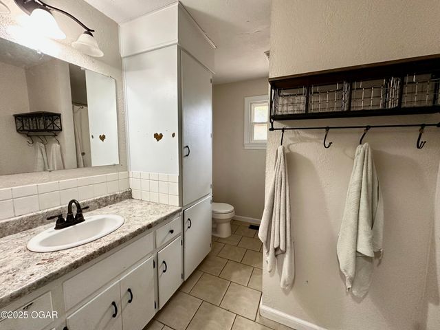 201 N Bobbie Smith Street, Diamond, MO 64840