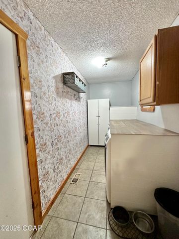 201 N Bobbie Smith Street, Diamond, MO 64840