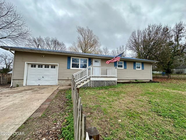 201 N Bobbie Smith Street, Diamond, MO 64840