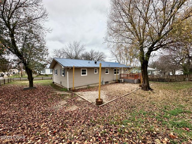 201 N Bobbie Smith Street, Diamond, MO 64840