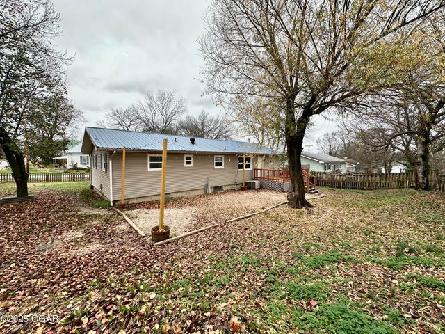 201 N Bobbie Smith Street, Diamond, MO 64840