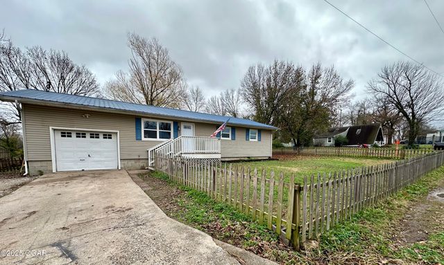 201 N Bobbie Smith Street, Diamond, MO 64840