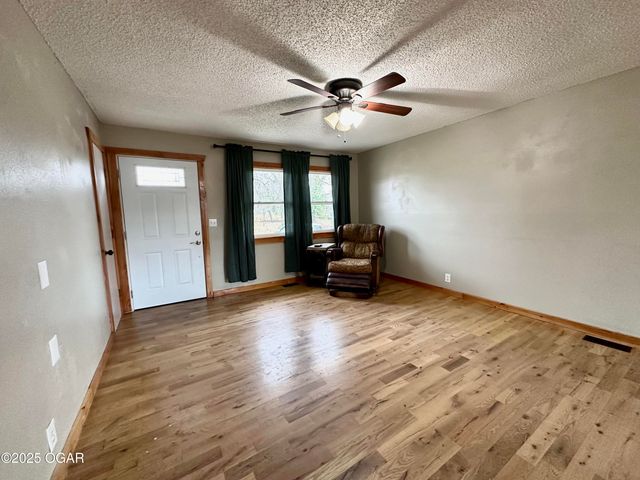 201 N Bobbie Smith Street, Diamond, MO 64840