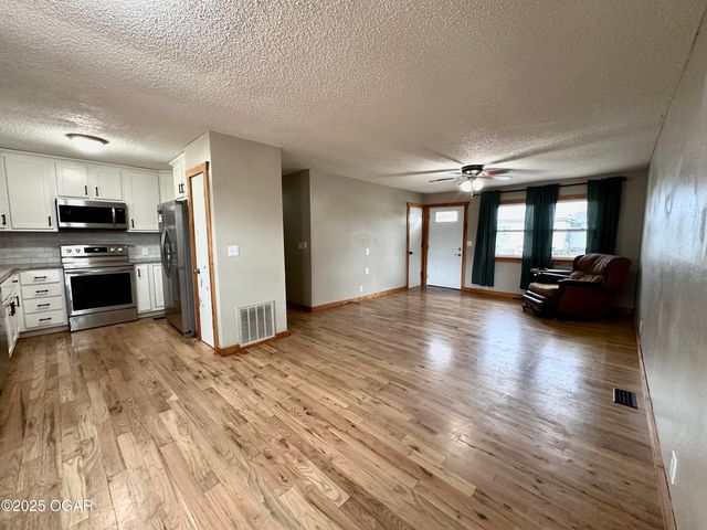 201 N Bobbie Smith Street, Diamond, MO 64840