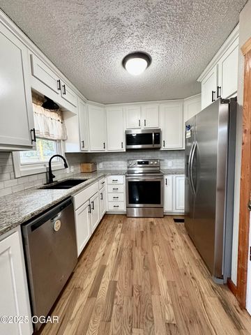 201 N Bobbie Smith Street, Diamond, MO 64840