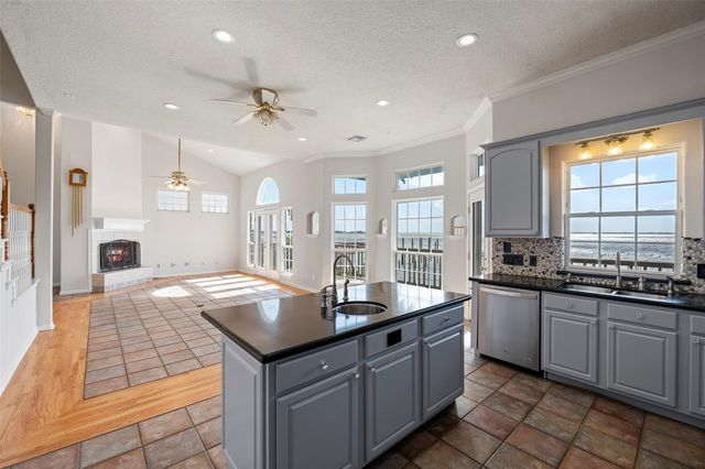 1315 Edwards Drive, Dickinson, TX 77539