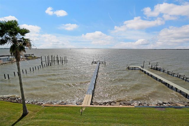 1315 Edwards Drive, Dickinson, TX 77539