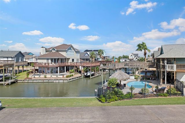 1315 Edwards Drive, Dickinson, TX 77539